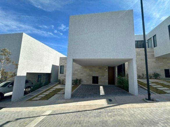 casa en venta en Zibatá, Querétaro de 2 recámaras amplias con jardín y terraza.