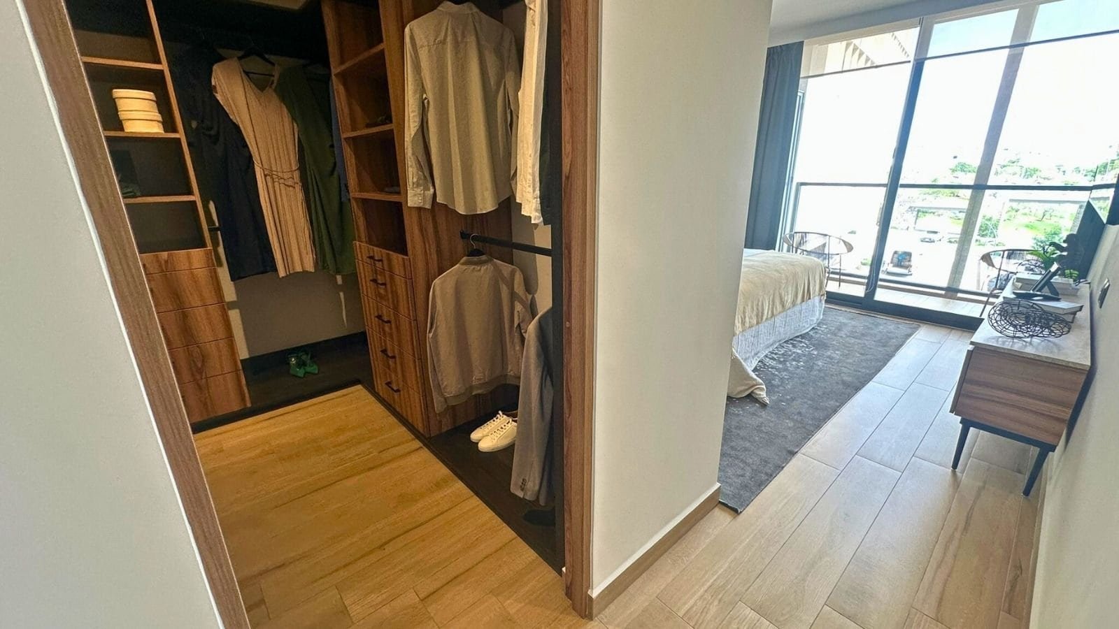 vista de recamara y vestidor de departamento en Zibatá en venta de lujo royal view