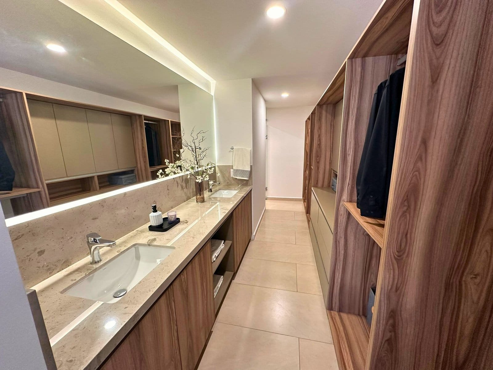 baño y vestidor de sala de departamento en venta en juriquilla cerca de antea