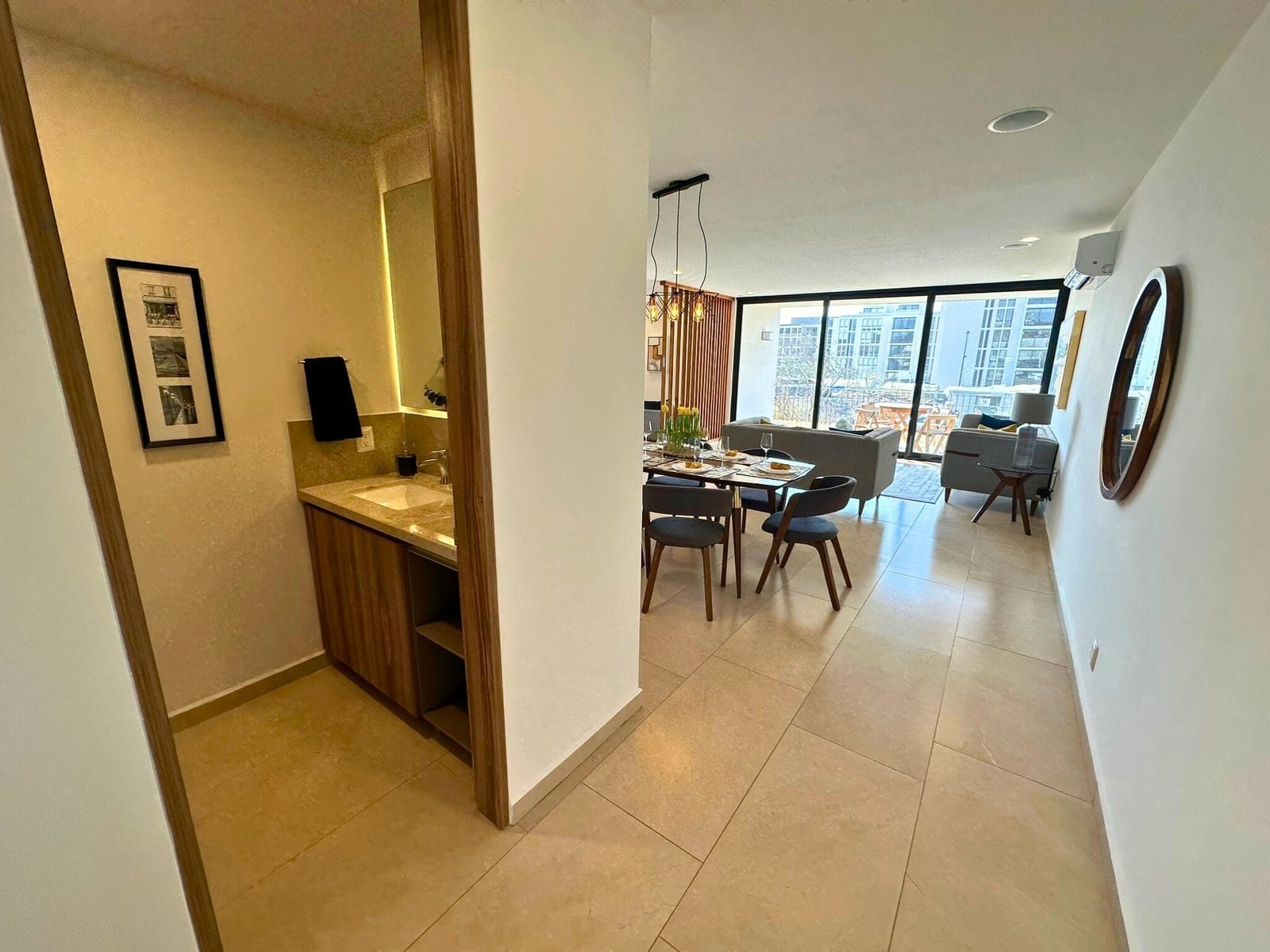 entrada de sala de departamento en venta en juriquilla cerca de antea