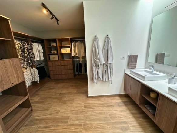 vestidor y baño de casas en venta en nuevo refugio el olmo, queretaro