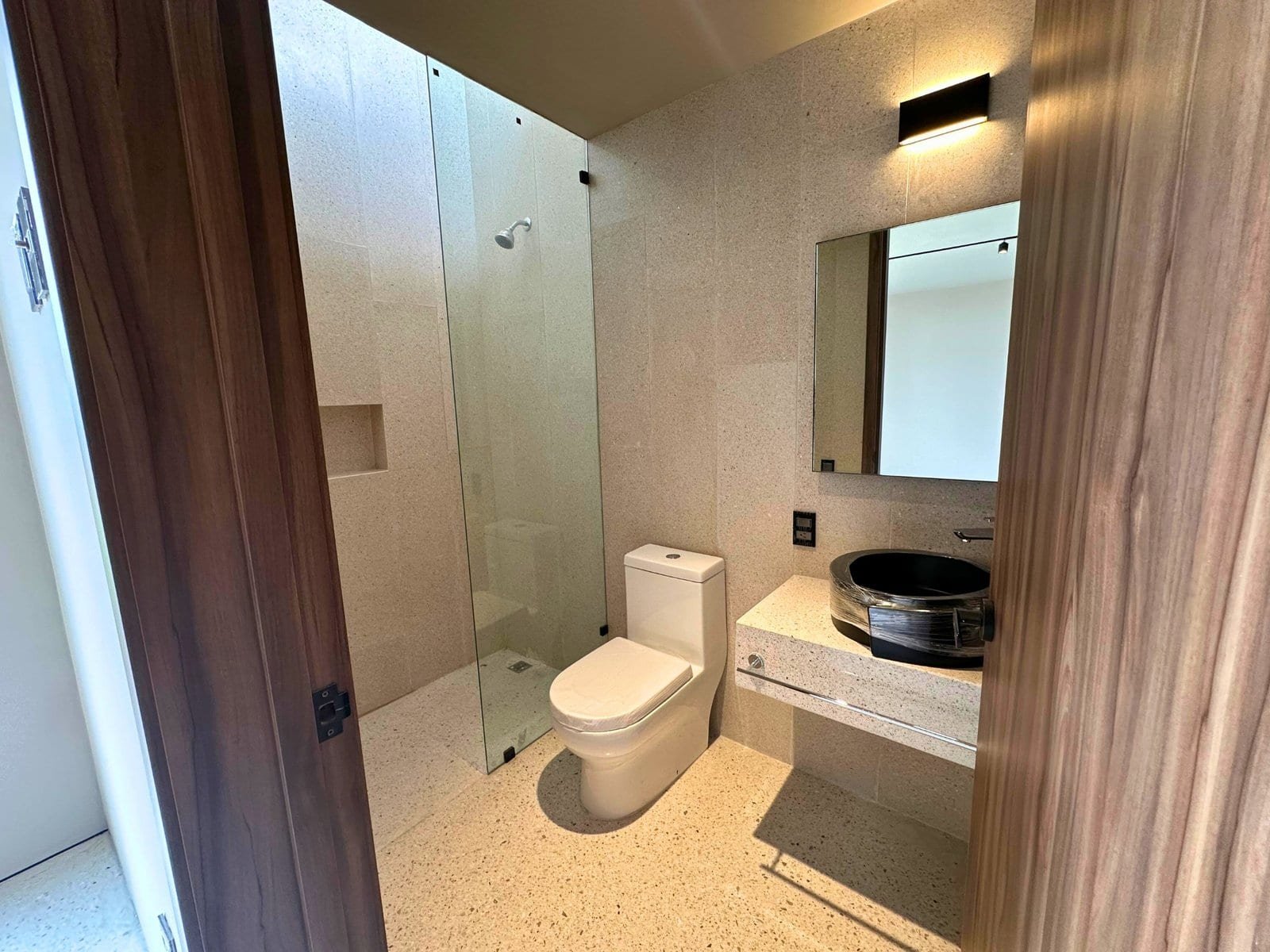baño completo de recamara 2 de casa en lomas del campanario norte, Querétaro. casa 61