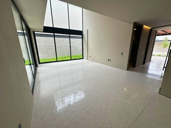 sala doble altura de casa en lomas del campanario norte 61