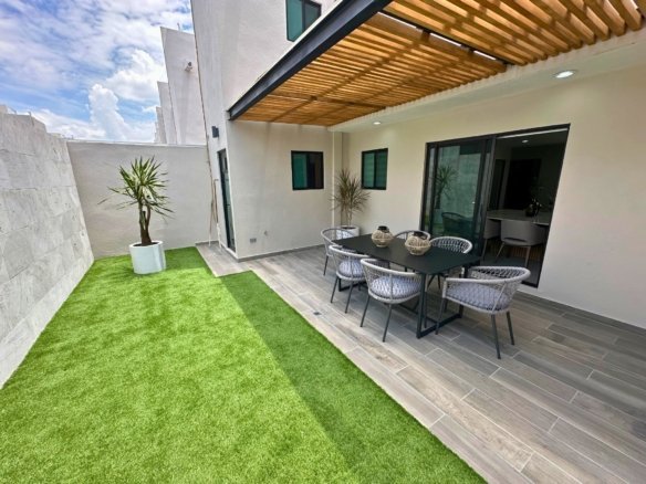 jardin de casas en venta en la vista residencial queretaro