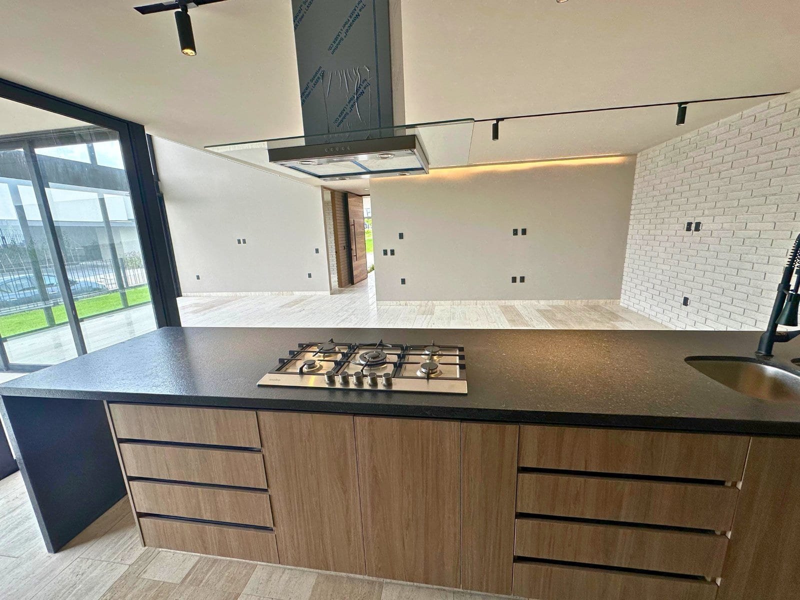 excelente cocina de casa en lomes del campanario norte