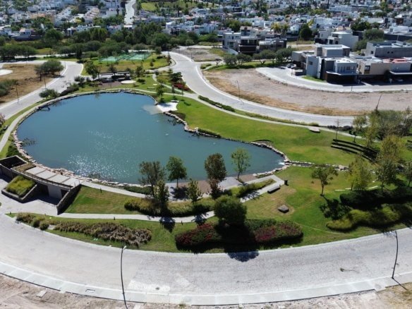terreno en venta en lago de juriquilla vista aerea 1