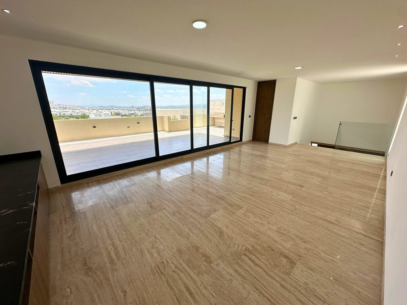 32 family room de casa con alberca en La Espiga Querétaro.