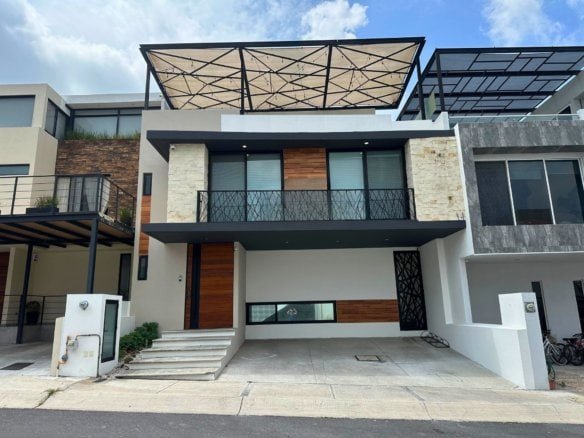 Fachada de Casa en Zibatá Querétaro | 5 Recámaras