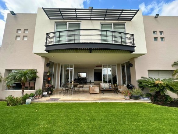 jardin 3 de Casa con amplio jardín en Cumbres del lago, Juriquilla, Querétaro.