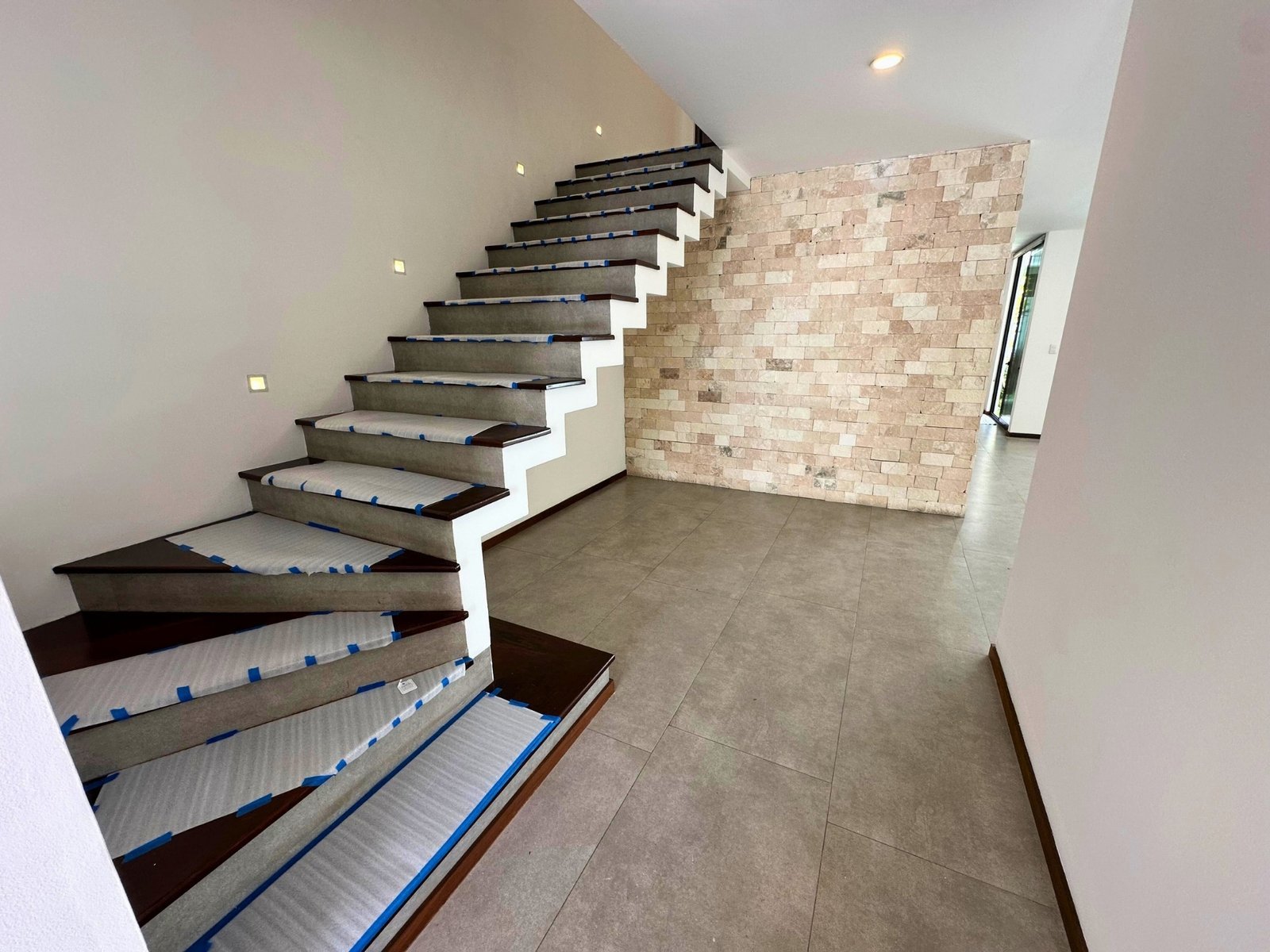 escalera de Casa en Zibatá, Querétaro | 5 Recámaras