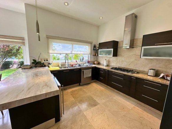 cocina integral de Casa con amplio jardín en Cumbres del lago, Juriquilla, Querétaro.