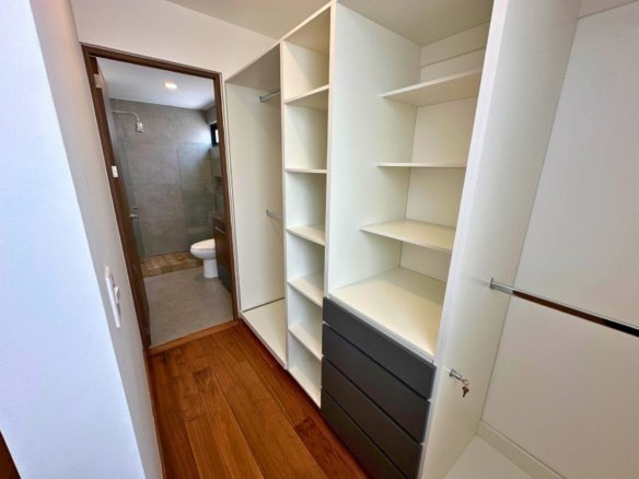 baño y vestidor 2 de Casa en Zibatá, Querétaro | 5 Recámaras