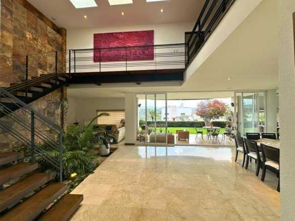 doble altura de Casa con amplio jardín en Cumbres del lago, Juriquilla, Querétaro.