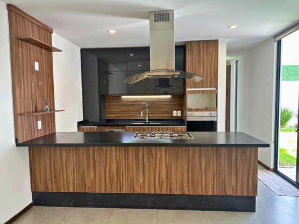 cocina de Casa en Zibatá, Querétaro | 5 Recámaras