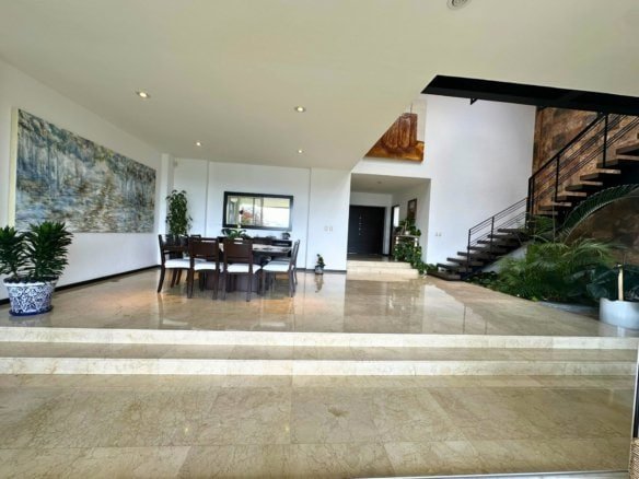 comedor de Casa con amplio jardín en Cumbres del lago, Juriquilla, Querétaro.