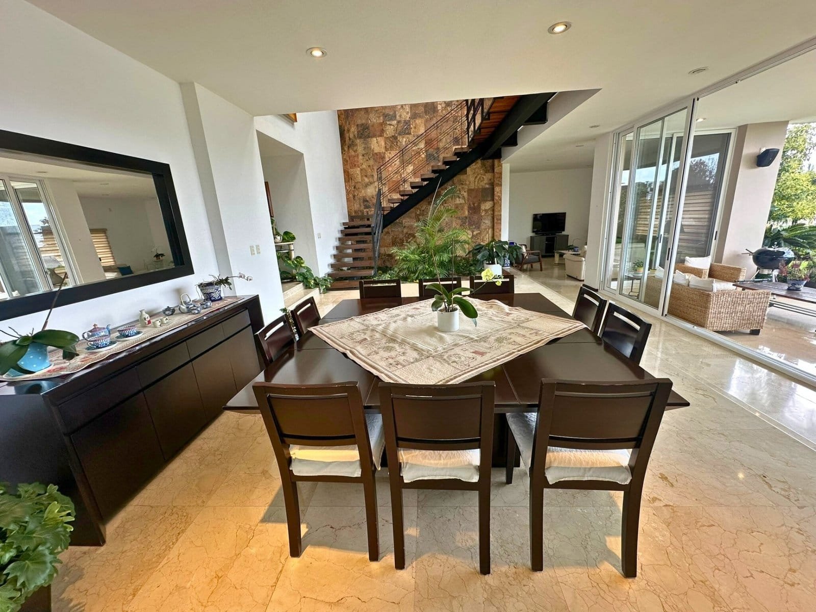 comedor 2 de Casa con amplio jardín en Cumbres del lago, Juriquilla, Querétaro.