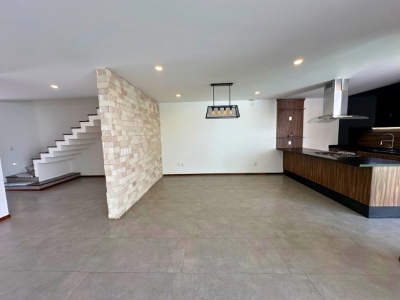 sala y comedor de Casa en Zibatá, Querétaro | 5 Recámaras