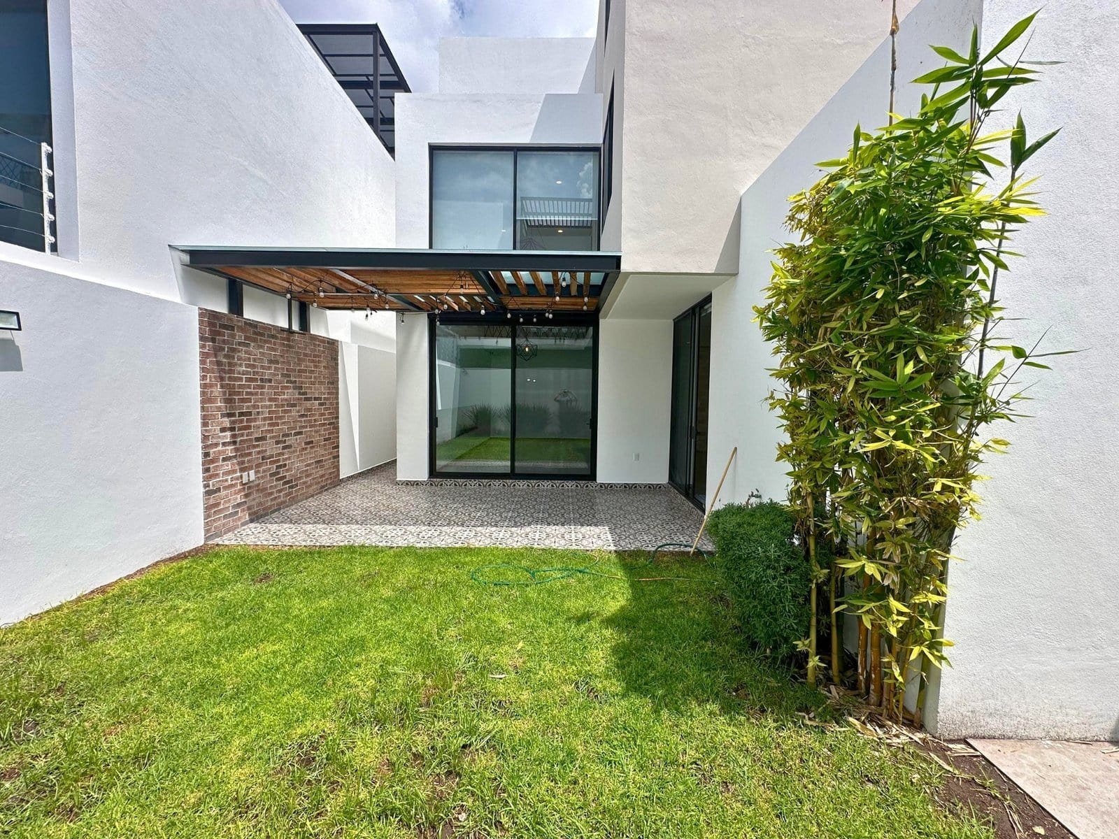 vista del jardín de Casa en Zibatá, Querétaro | 5 Recámaras