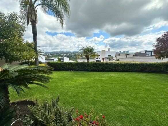 jardin de Casa con amplio jardín en Cumbres del lago, Juriquilla, Querétaro.