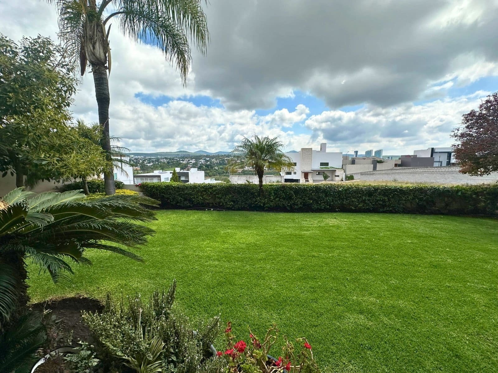 jardin de Casa con amplio jardín en Cumbres del lago, Juriquilla, Querétaro.