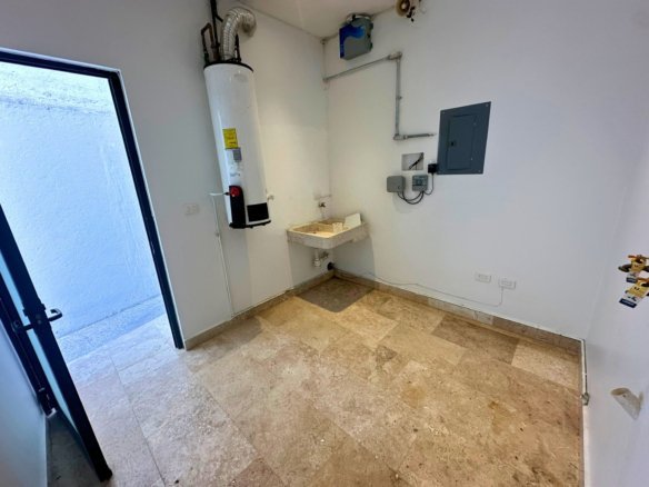 cuarto de lavado de casa con alberca en Cumbres del Lago, Juriquilla, Querétaro.