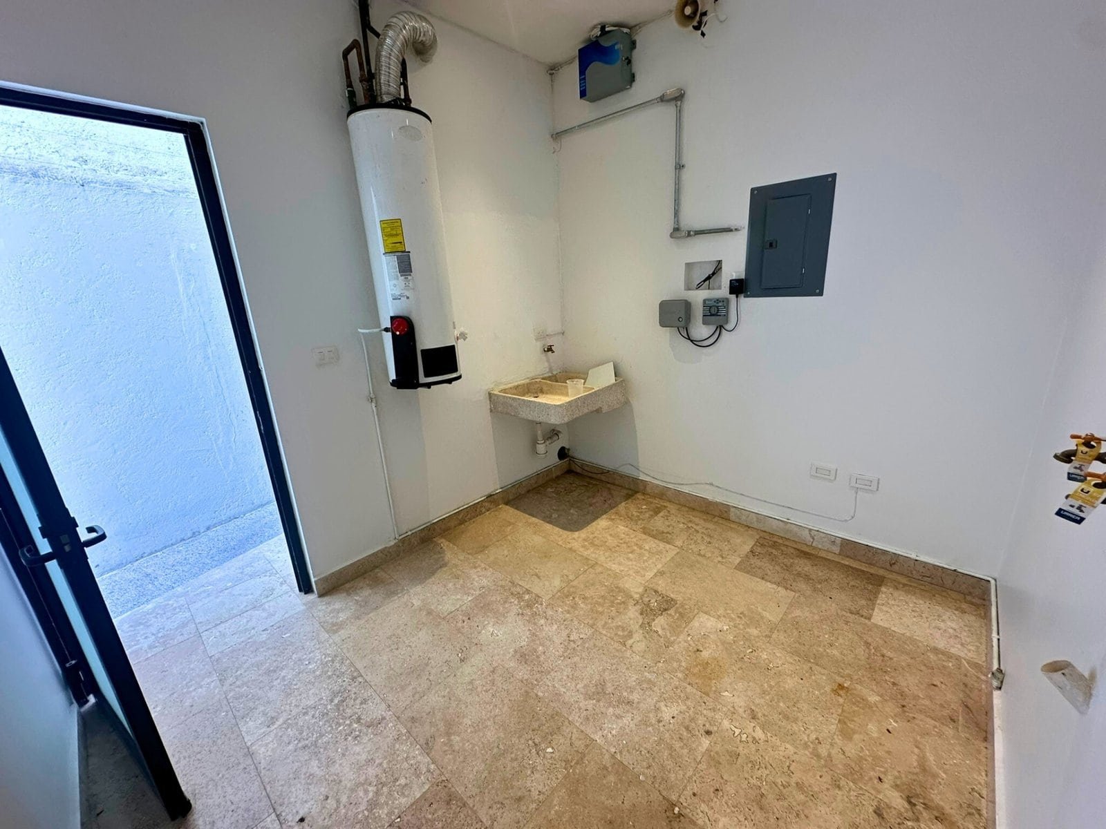 cuarto de lavado de casa con alberca en Cumbres del Lago, Juriquilla, Querétaro.
