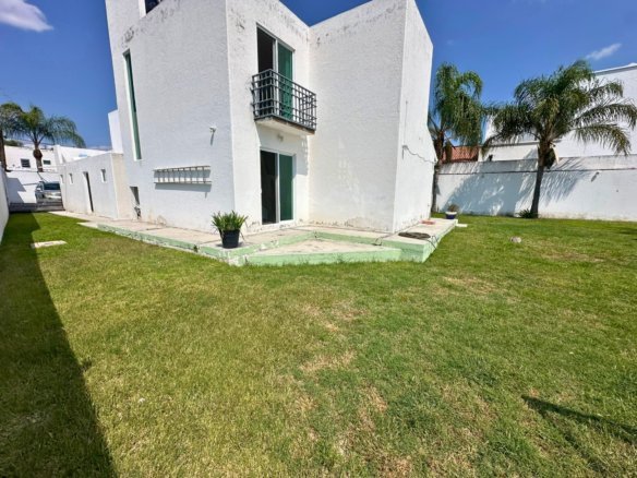 vista de casa con alberca en Juriquilla, Querétaro.