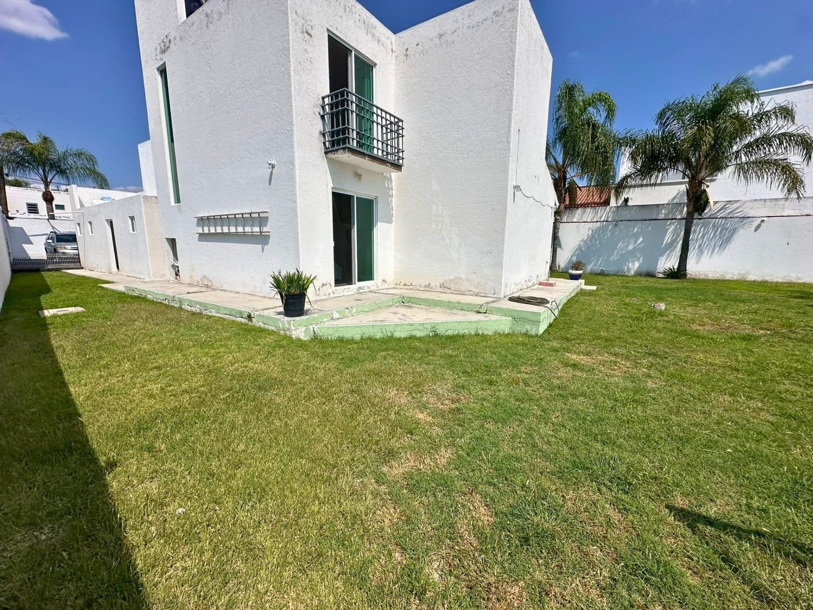 vista de casa con alberca en Juriquilla, Querétaro.