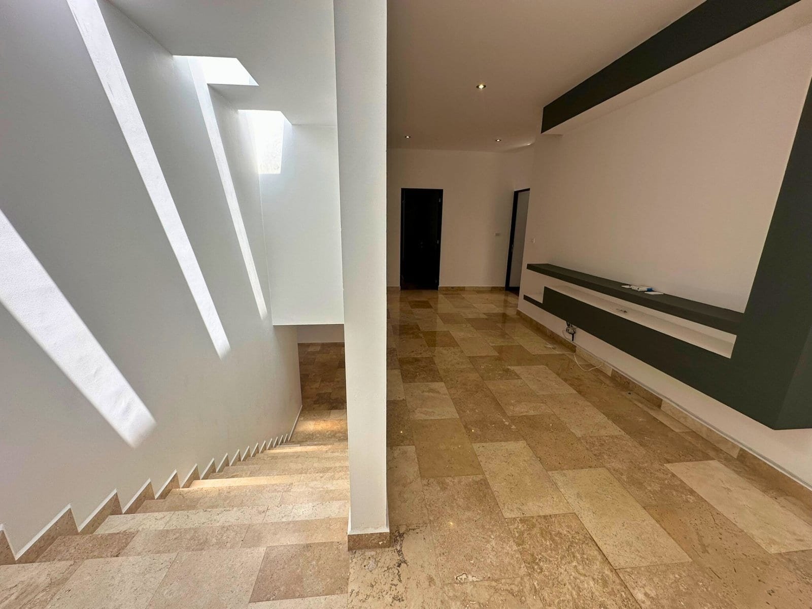 sala de TV de casa con alberca en Cumbres del Lago, Juriquilla, Querétaro.
