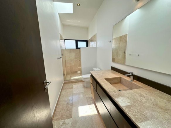 baño 2 de casa con alberca en Cumbres del Lago, Juriquilla, Querétaro.