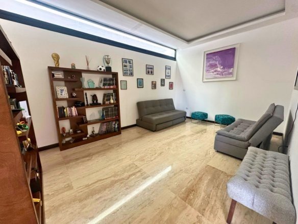 estudio de residencia en balcones de juriquilla de 1 piso.