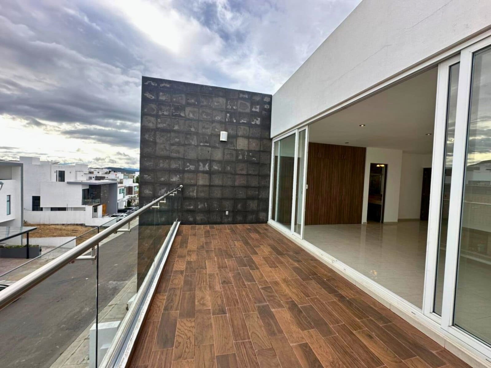 balcon 2 de casa con rooftop en Zibatá, Querétaro.