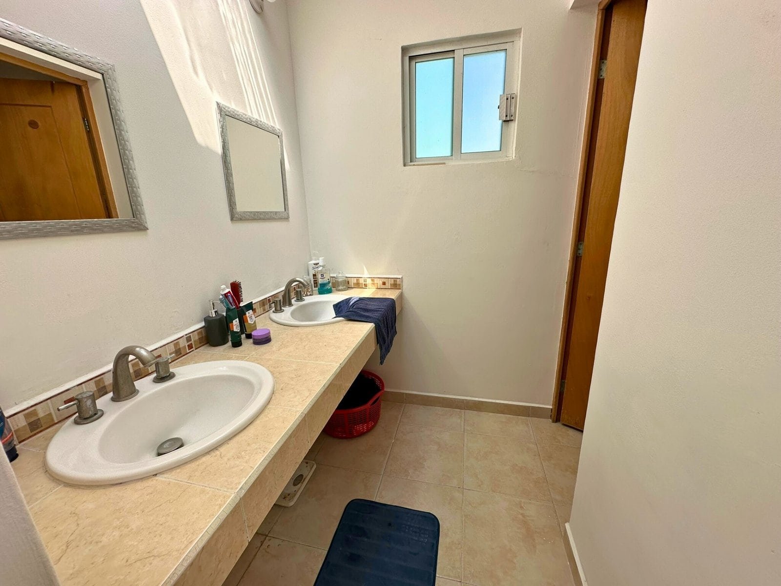 baño de recamara principal de casa con alberca en Juriquilla, Querétaro.