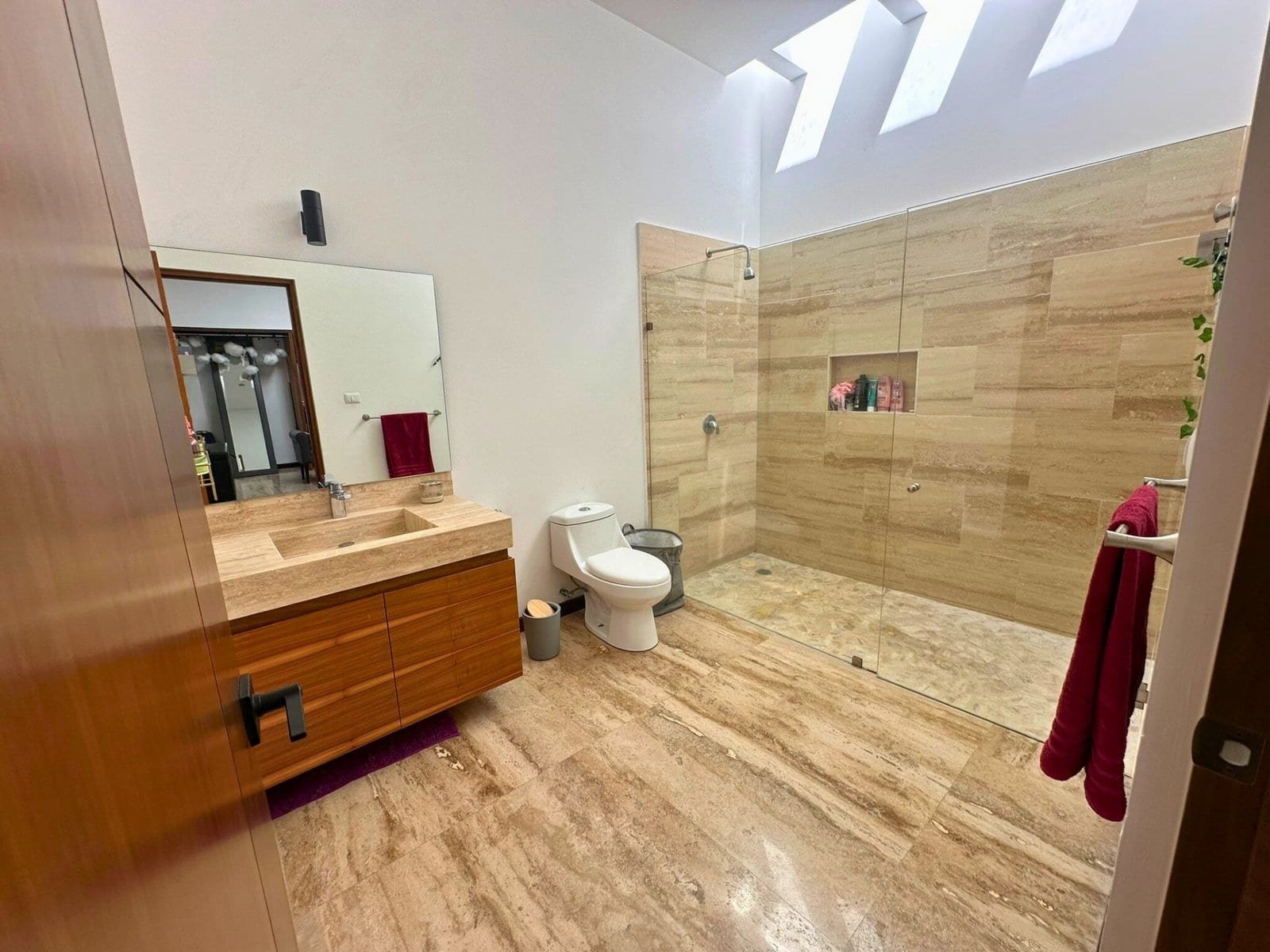 baño completo de residencia en balcones de juriquilla de 1 piso.