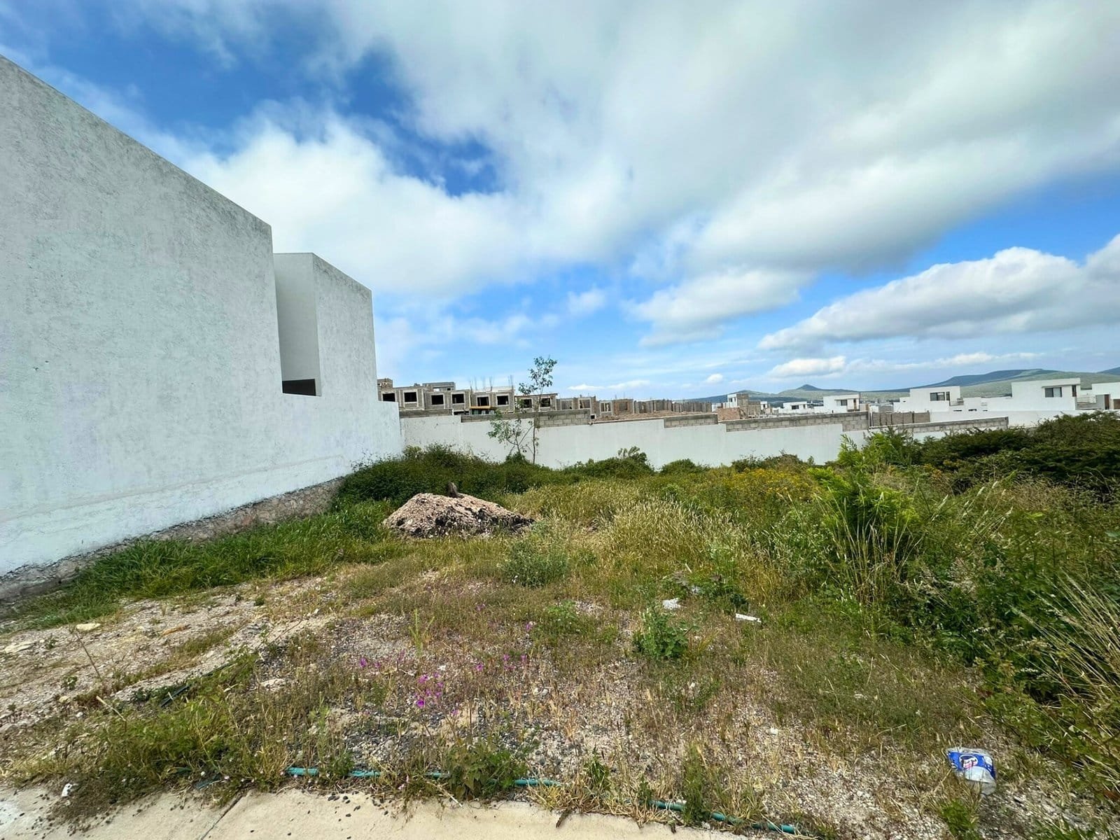 Vista de frente Terreno en venta en Zibatá, Querétaro Condominio Turquesa