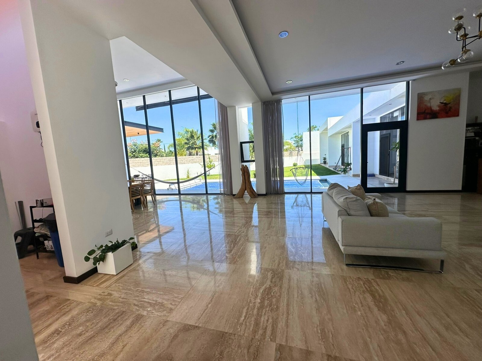 entrada de residencia en balcones de juriquilla de 1 piso.