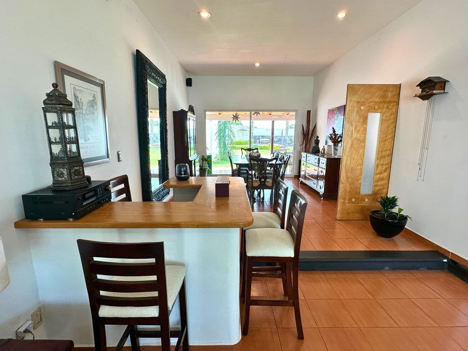 comedor de casa con alberca en Juriquilla, Querétaro.
