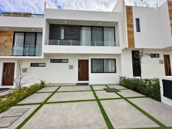 Fachada de casas en Zibatá Querétaro en Los Robles