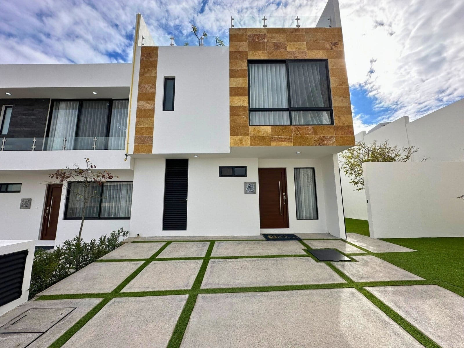 fachada de casas Zibatá Qro. En Los Robles