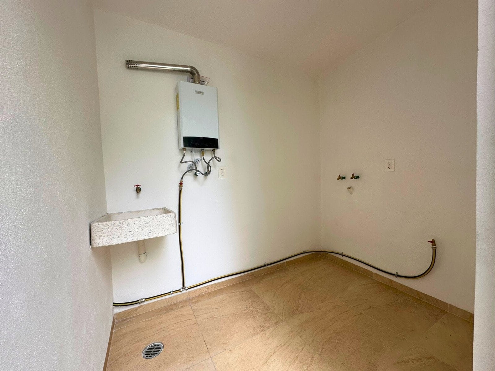 cuarto de lavado de casas en Zibatá Querétaro en Los Robles