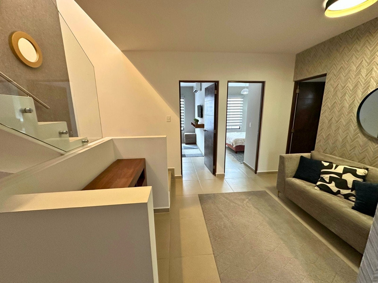 sala de tv de casa en zibata con roofgarden