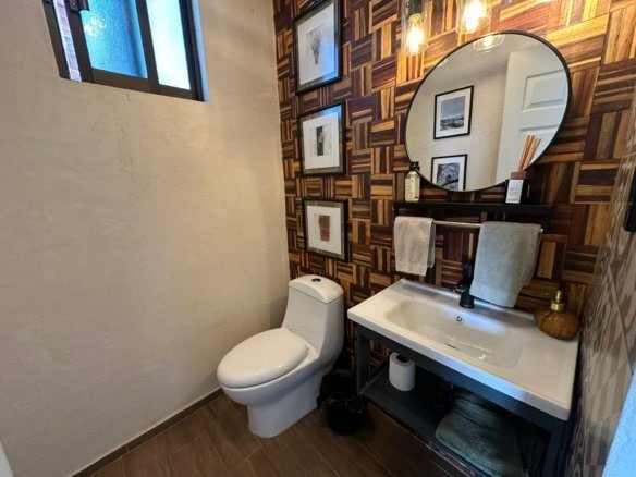 medio baño de casa de una planta en Juriquilla, Querétaro