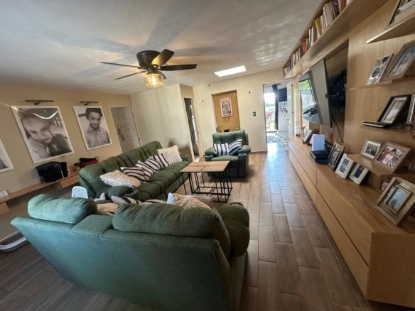 sala de TV de casa de una planta en Juriquilla, Querétaro