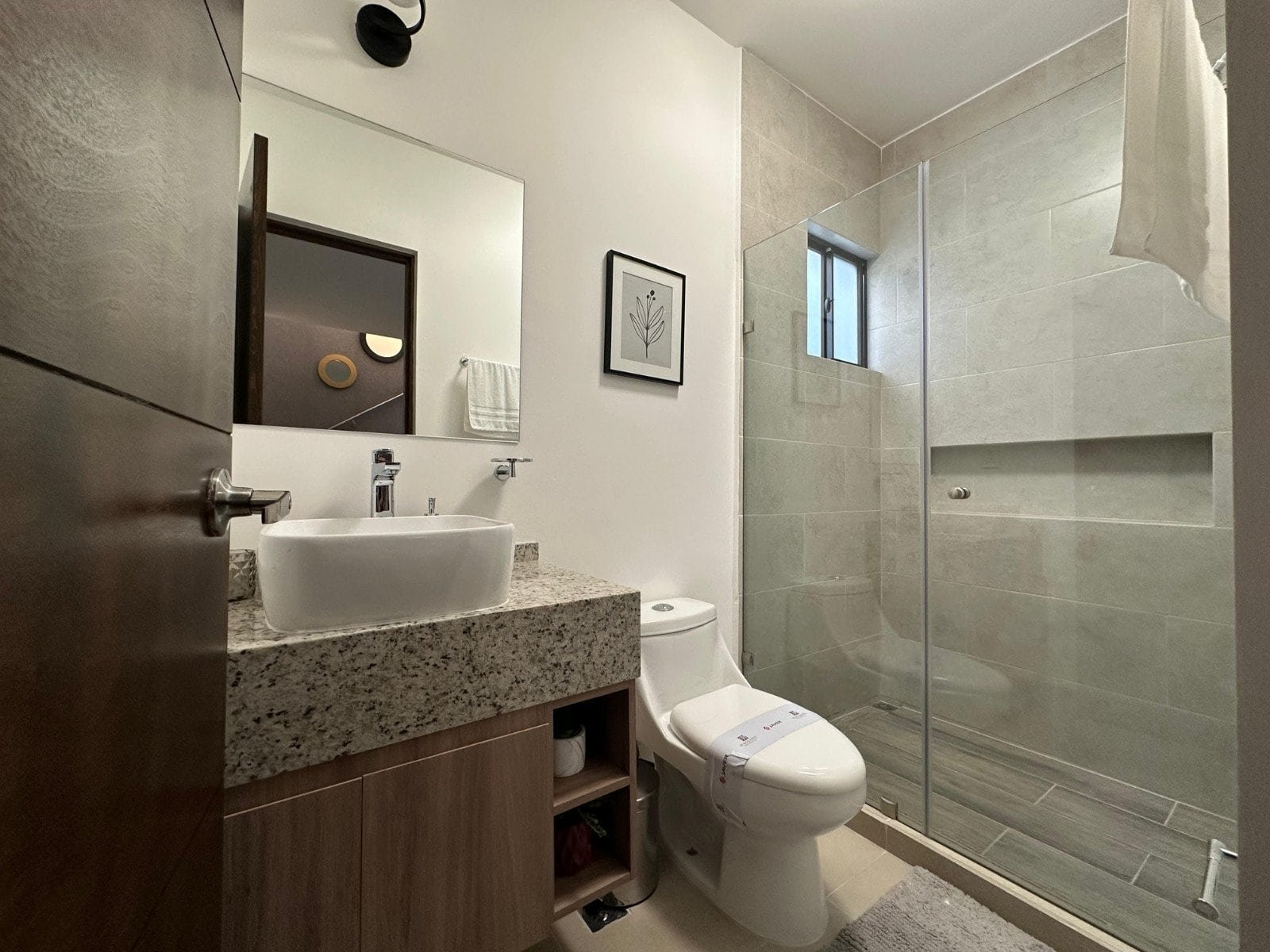 baño compartido de casa en zibata con roofgarden