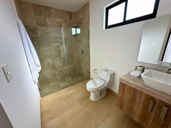 baño 3er nivel de casas Zibatá Qro. En Los Robles