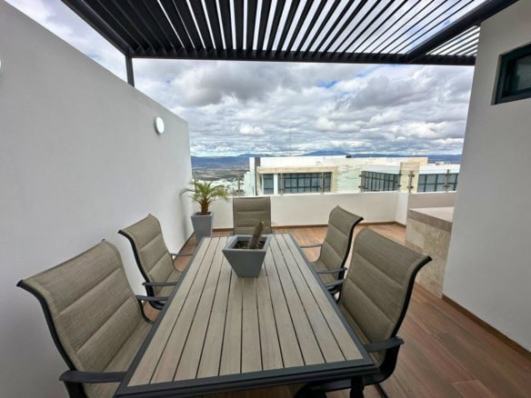 terraza techada de casas en Zibatá Querétaro en Los Robles