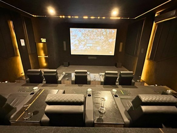 cine vip 2 de casas en Zibatá Querétaro en Los Robles amenidades de lujo