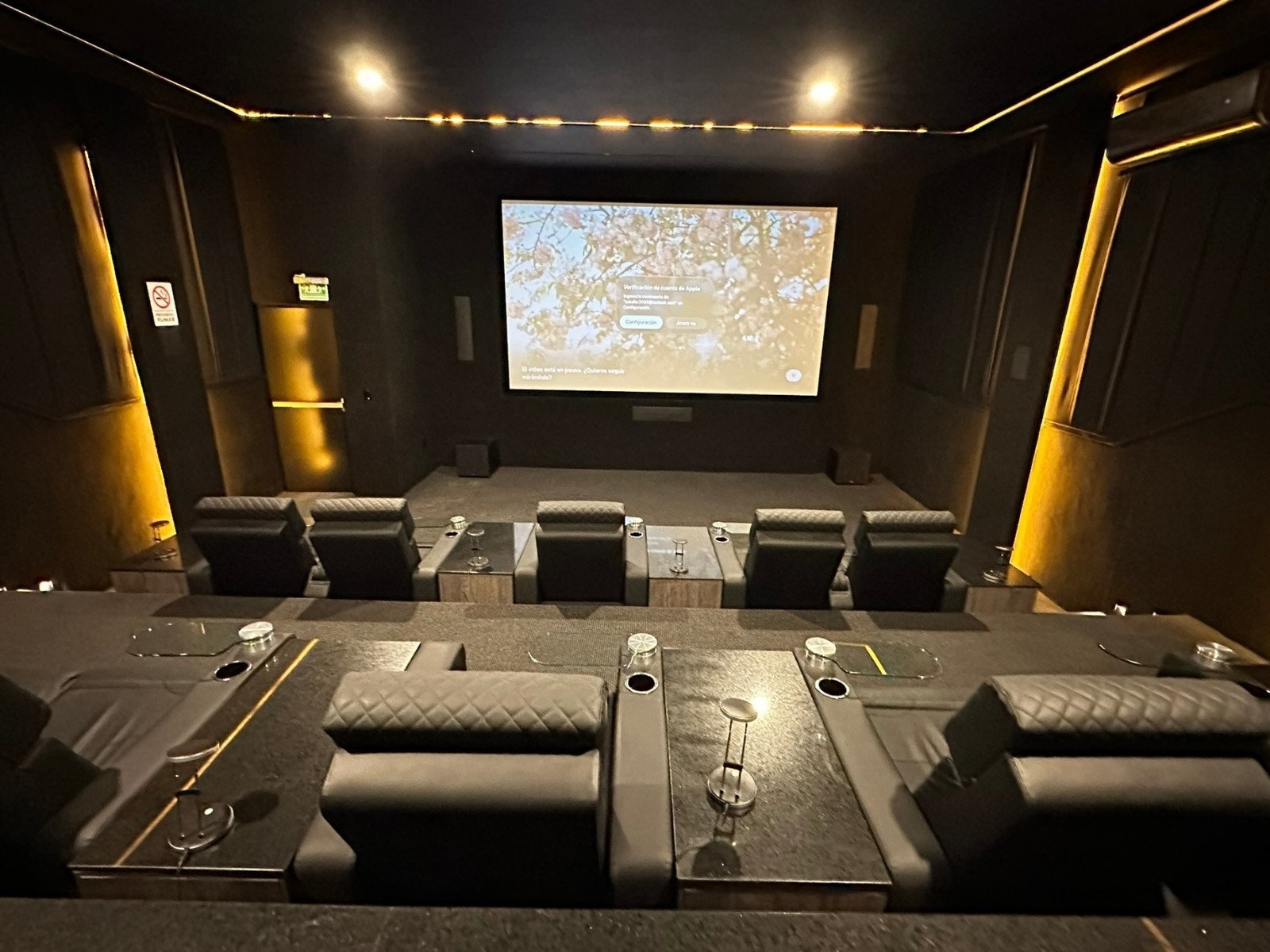 cine vip de casas Zibatá Qro. En Los Robles