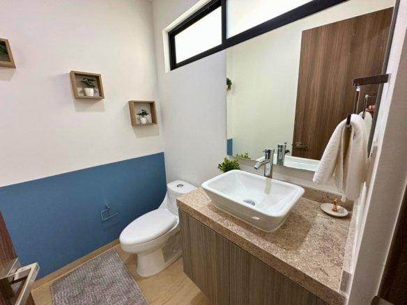 medio baño de casas en Zibatá Querétaro en Los Robles