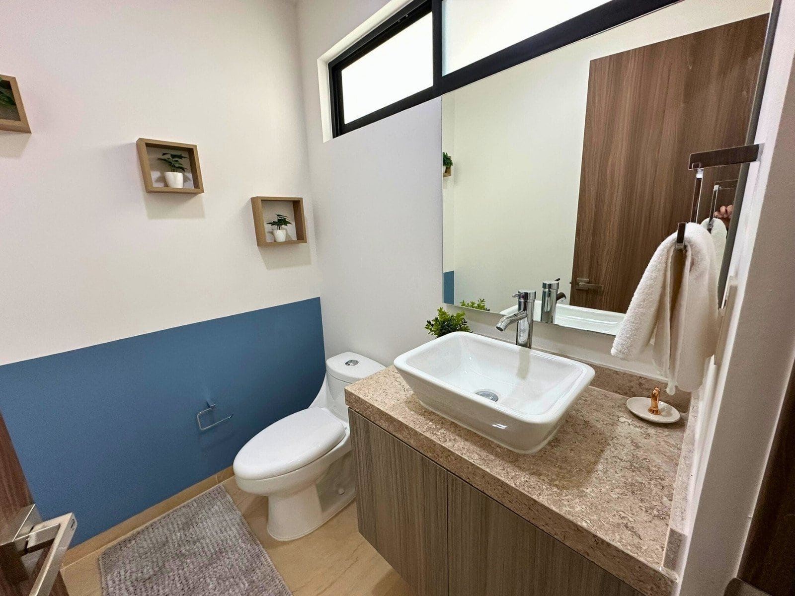medio baño de casas en Zibatá Querétaro en Los Robles